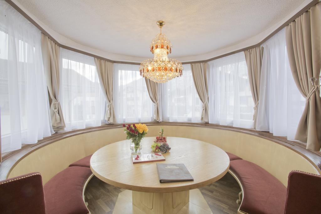 Golden Gapa Central Family Apartment 8 การ์มิช-พาร์เทนเคียร์เชน ภายนอก รูปภาพ