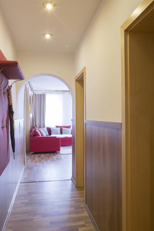 Golden Gapa Central Family Apartment 8 การ์มิช-พาร์เทนเคียร์เชน ภายนอก รูปภาพ