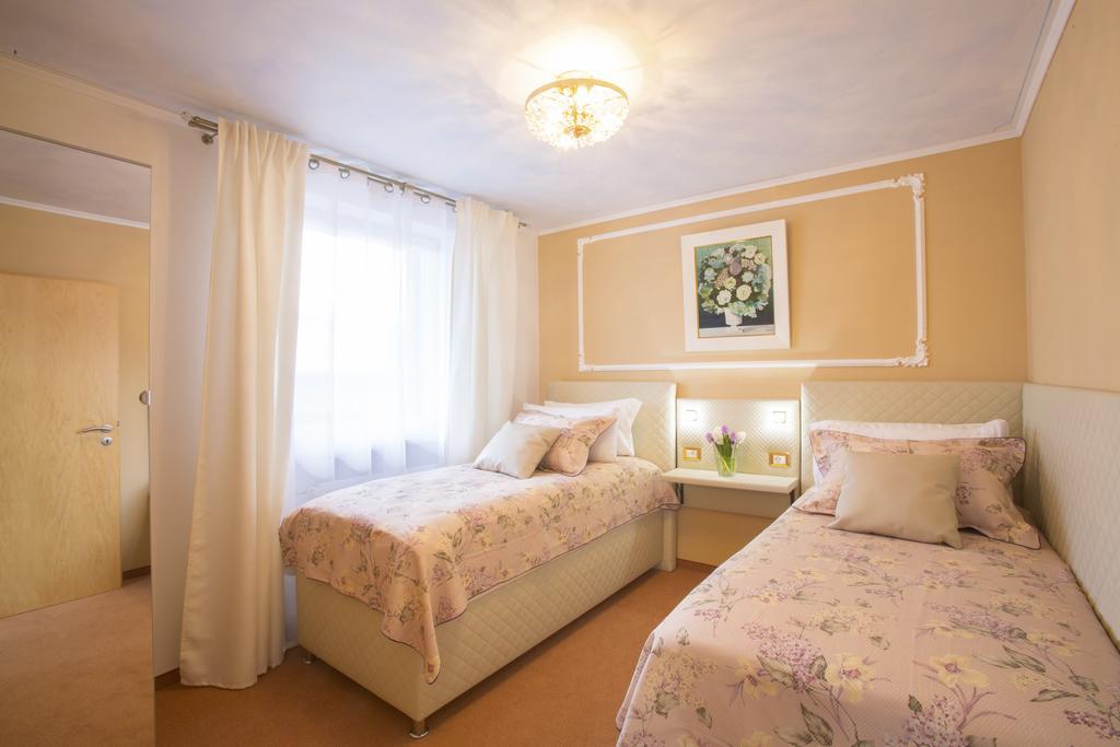 Golden Gapa Central Family Apartment 8 การ์มิช-พาร์เทนเคียร์เชน ภายนอก รูปภาพ