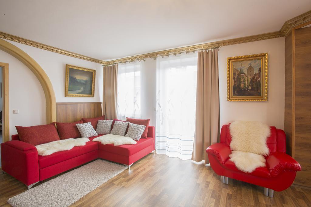 Golden Gapa Central Family Apartment 8 การ์มิช-พาร์เทนเคียร์เชน ภายนอก รูปภาพ