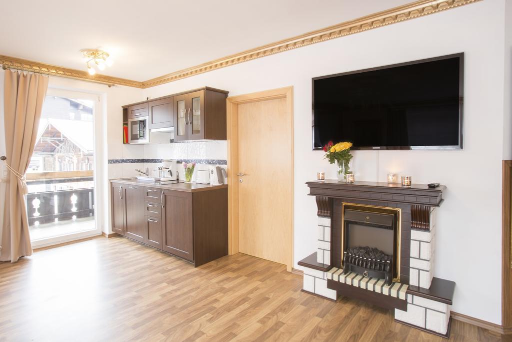 Golden Gapa Central Family Apartment 8 การ์มิช-พาร์เทนเคียร์เชน ภายนอก รูปภาพ