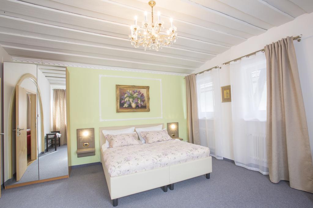 Golden Gapa Central Family Apartment 8 การ์มิช-พาร์เทนเคียร์เชน ภายนอก รูปภาพ